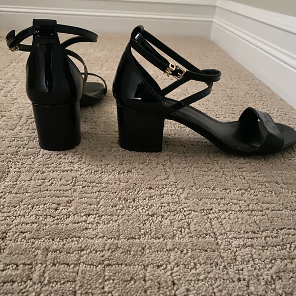 Michael Kors Serena Flex Sandal - Picture 3 of 4